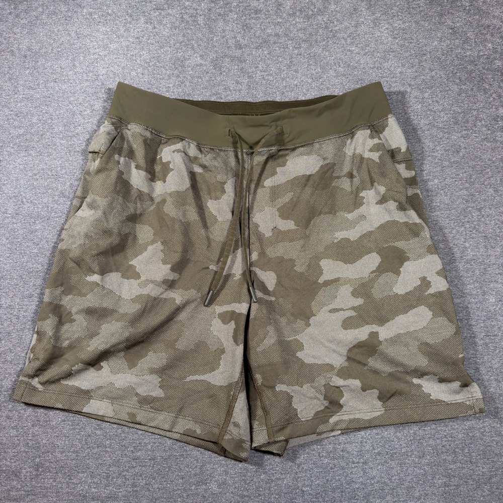 Lululemon License to Train Shorts Mens L Green Camo 7 Inch Athletic Gym Stretch